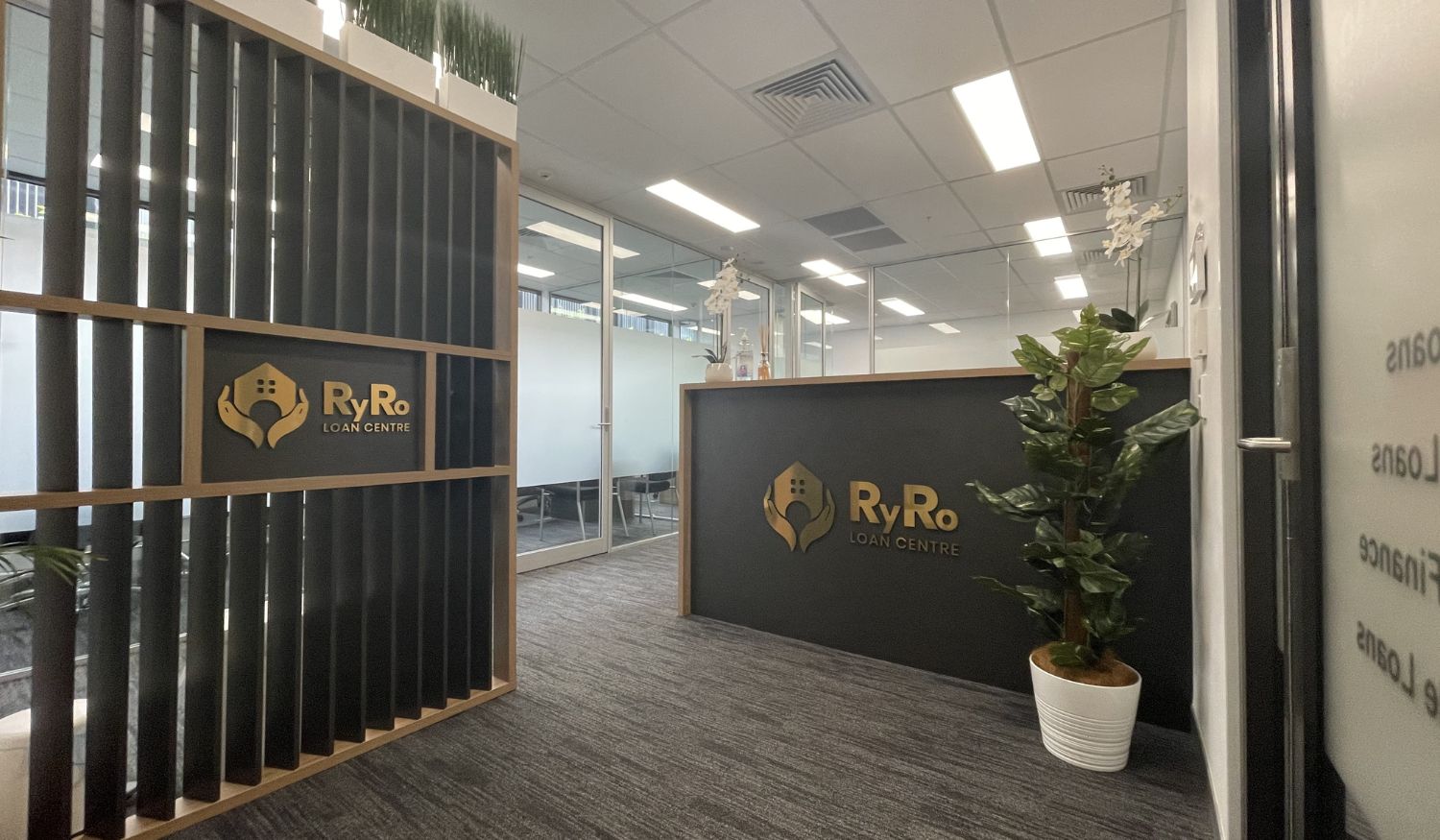RyRo office background